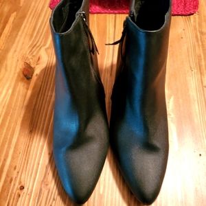 Women's Black boots size 9
